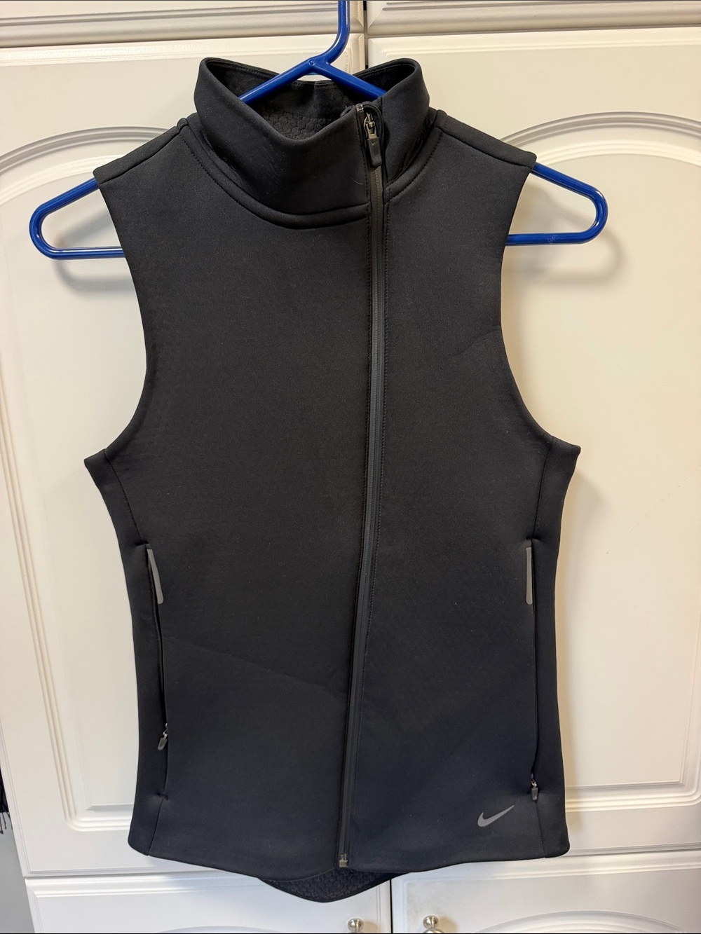 Nike Therma-fit Women’s Black Full-Zip Sleeveless Vest size Small